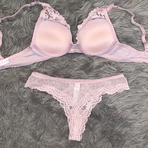 High Apex Lace Push-Up Bra - Picture 2 of 8